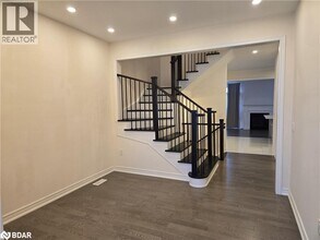 8 Beasley Grove in Hamilton, ON - Building Photo - Building Photo