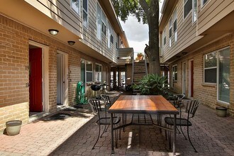 1416 Hawthorne St in Houston, TX - Foto de edificio - Building Photo