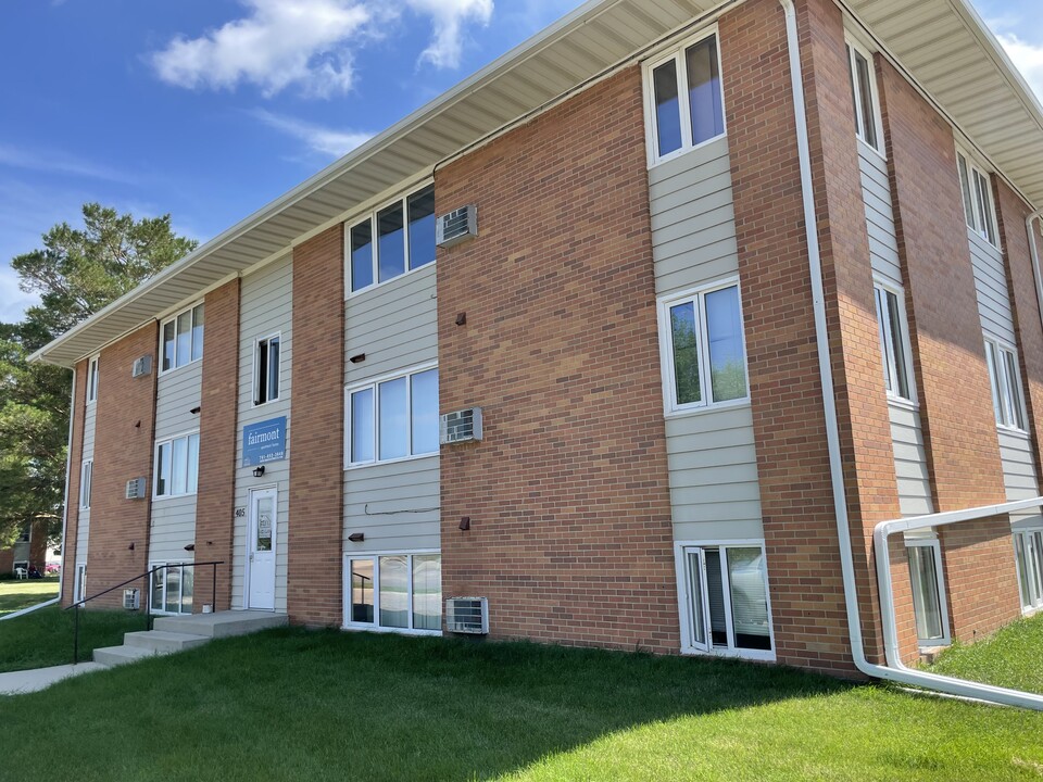 Fairmont Apartments in Minot, ND - Foto de edificio