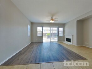 34629 Foxberry Rd, Unit 106-2000 in Winchester, CA - Foto de edificio - Building Photo