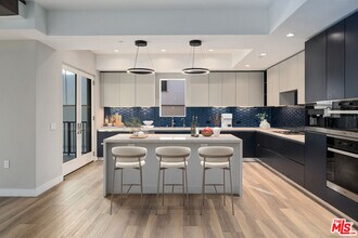 160 N La Peer Dr in Beverly Hills, CA - Building Photo - Building Photo