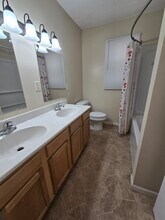 370 Clymer Rd in Hiawatha, IA - Foto de edificio - Building Photo