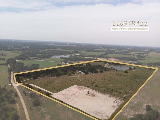 2205 Co Rd 122 in Caldwell, TX - Building Photo - Building Photo