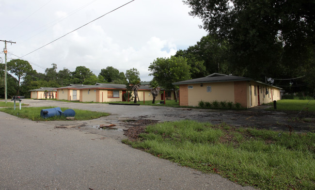 3753-3761 Belmont St in Ft. Myers, FL - Foto de edificio - Building Photo