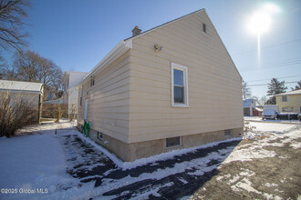 9 Lester St in Albany, NY - Foto de edificio - Building Photo