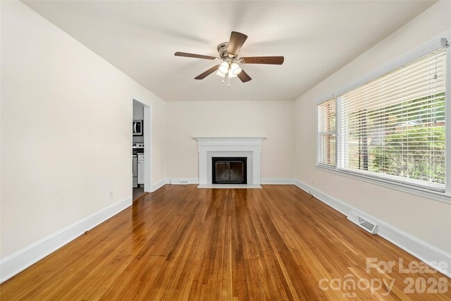 943 Dudley Dr in Charlotte, NC - Building Photo - Building Photo