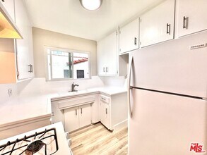 1037 S Shenandoah St in Los Angeles, CA - Building Photo - Building Photo