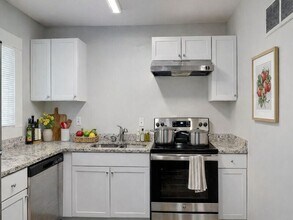 6104 E 148th St in Grandview, MO - Building Photo - Building Photo