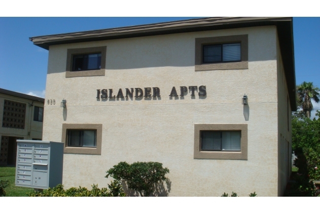 Islander Apartments in Cocoa Beach, FL - Building Photo - Building Photo