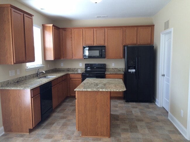 3686 Village Springs Dr in High Point, NC - Building Photo - Building Photo