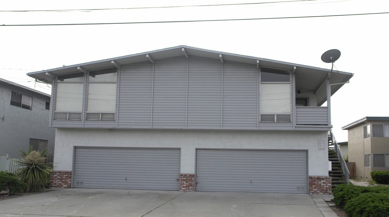 210-216 Flanders Ct in Hayward, CA - Foto de edificio