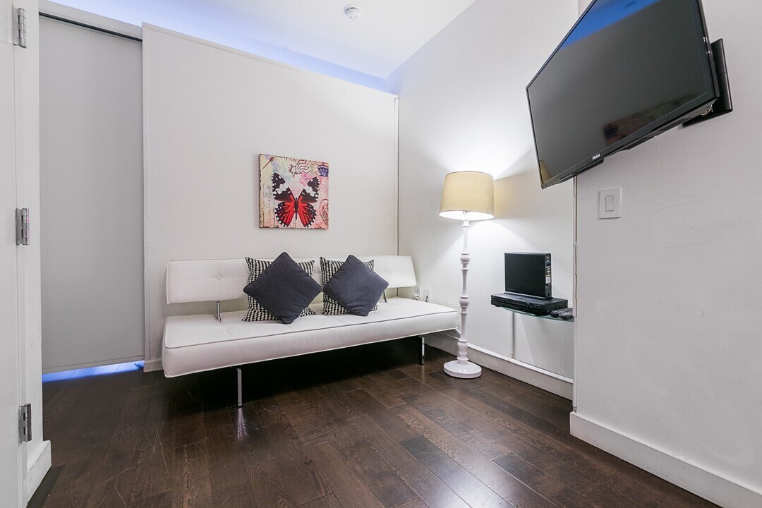 95 Wall St-Unit -608 in New York, NY - Building Photo
