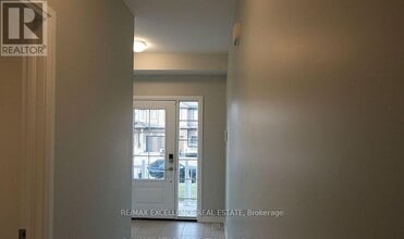 22 Bur Oak Dr in Thorold, ON - Building Photo - Building Photo