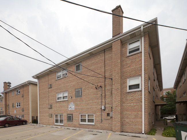 4924 N Harlem Ave in Harwood Heights, IL - Foto de edificio - Building Photo