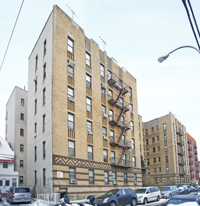 2050 E 18th St in Brooklyn, NY - Building Photo