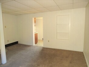 215 W Main St, Unit C in Leola, PA - Foto de edificio - Building Photo