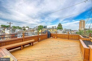 400 E Cross St in Baltimore, MD - Building Photo