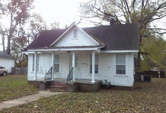 property at 521 W Hale Ave
