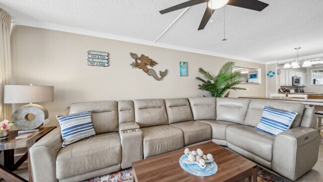 7205 Thomas Dr in Panama City Beach, FL - Building Photo - Building Photo