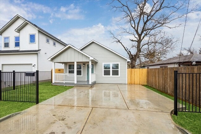 property at 903 E 37th St