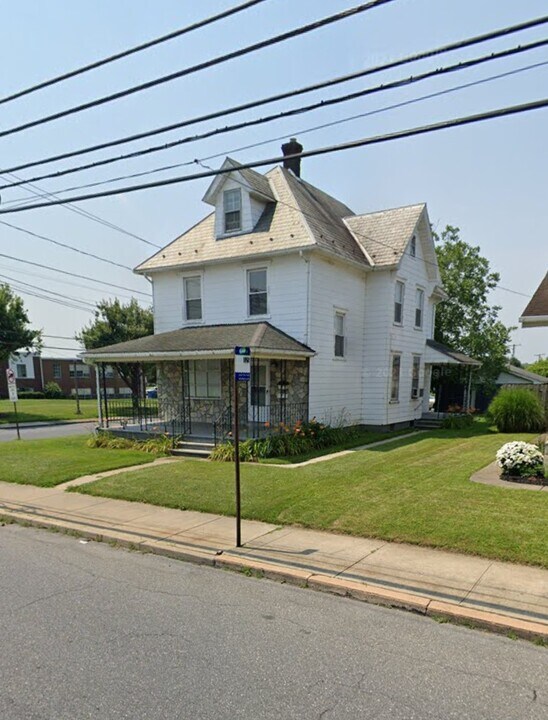 3002 N Ruch St in Whitehall, PA - Building Photo