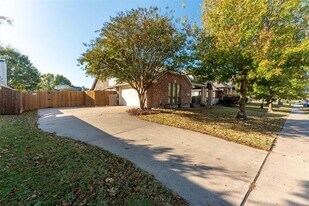 6610 Quail Valley Dr in Midlothian, TX - Building Photo