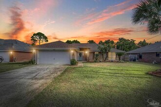 8092 Hartington Dr in Navarre, FL - Building Photo - Building Photo