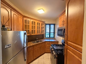 1530 Metropolitan Ave, Unit 1A in Bronx, NY - Building Photo