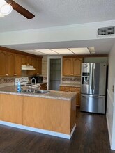 1084 Longfellow Cir in Sarasota, FL - Foto de edificio - Building Photo