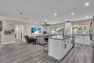 2544 Carlisle Pl in Sarasota, FL - Building Photo - Building Photo