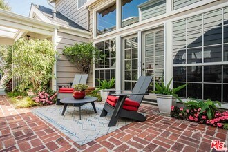 13080 Mindanao Way in Marina Del Rey, CA - Building Photo - Building Photo