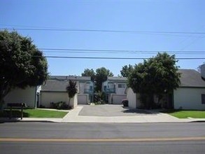 Wilson Street in Costa Mesa, CA - Building Photo - Building Photo