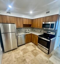 5101 Collins Ave in Miami Beach, FL - Foto de edificio - Building Photo