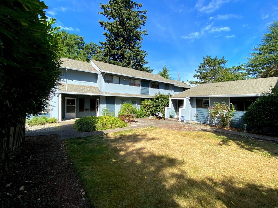 2817 SW Troy St in Portland, OR - Building Photo