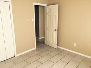 Lawton Courtyard Apartments in Lawton, OK - Building Photo - Interior Photo