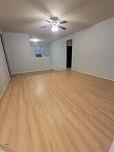 904 SW Green World St in Bentonville, AR - Foto de edificio - Building Photo