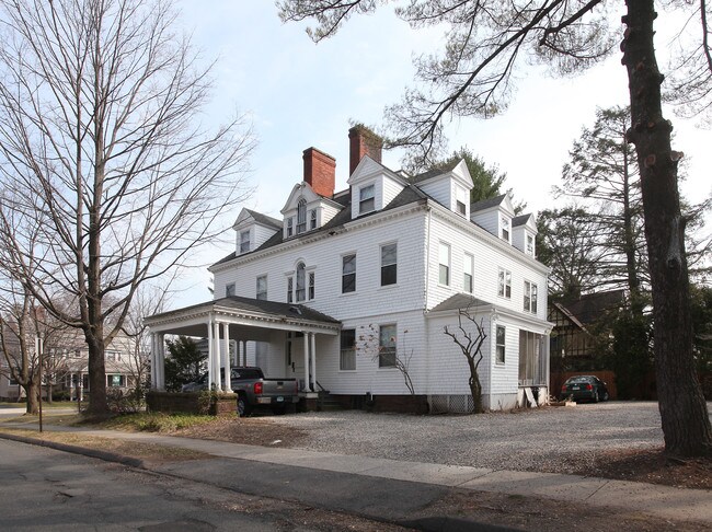 43 S Highland St in West Hartford, CT - Building Photo - Building Photo