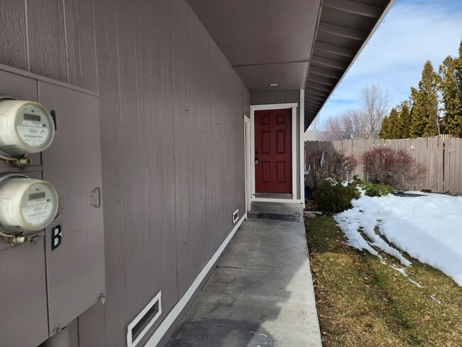 1401 Kimmerling Way in Gardnerville, NV - Building Photo - Building Photo