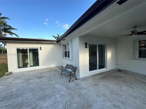 5209 Cleveland St in Hollywood, FL - Foto de edificio - Building Photo