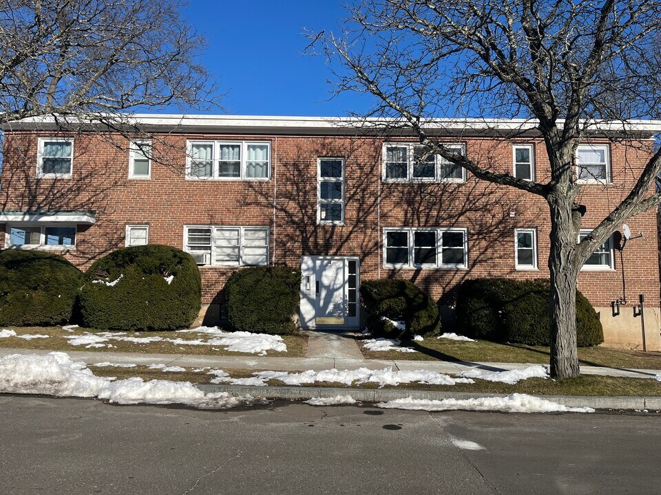 4 Nesbit Ave, Unit B4 in West Hartford, CT - Foto de edificio
