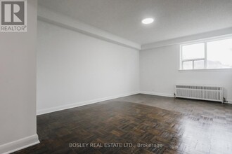 17-17 Calvington Dr in Toronto, ON - Building Photo - Building Photo