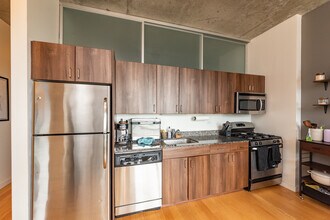 235 W Van Buren St in Chicago, IL - Building Photo - Building Photo