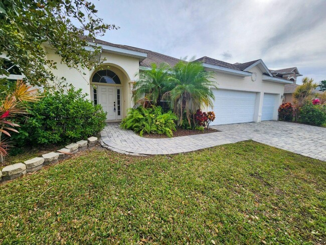 1360 Tamango Dr in West Melbourne, FL - Building Photo - Building Photo