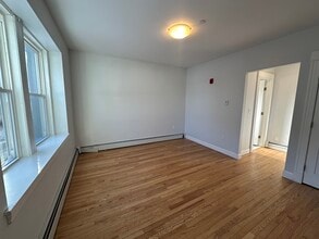 231 Lafayette St, Unit 4 in Salem, MA - Foto de edificio - Building Photo