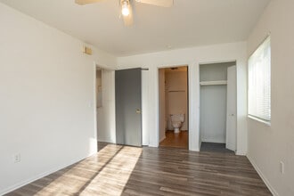 Arlington Arms in Toledo, OH - Building Photo - Interior Photo