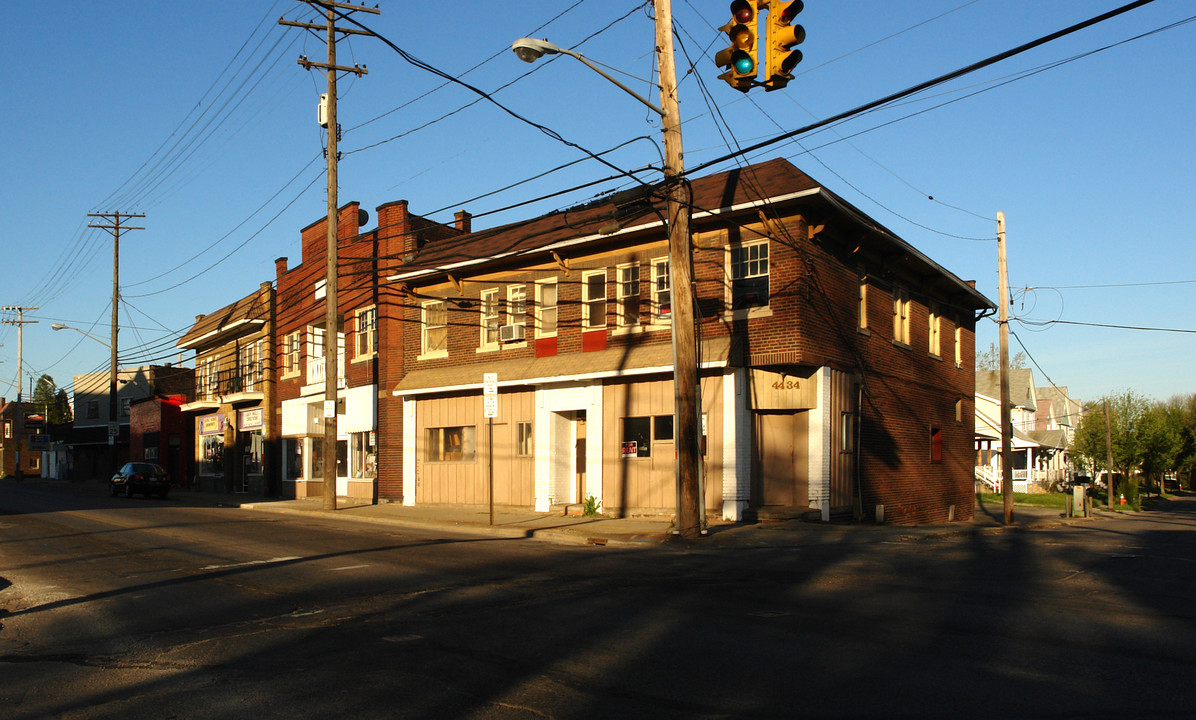 4434 Warner Rd in Cleveland, OH - Building Photo