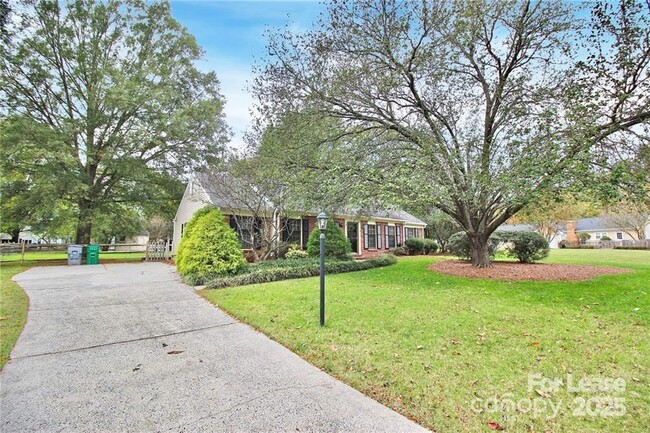 1708 Lawton Bluff Rd in Charlotte, NC - Building Photo - Building Photo