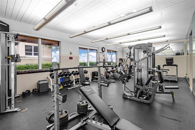 3232 SW 22nd St, Unit 1004 in Miami, FL - Building Photo - Building Photo