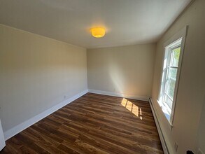 15 Bay Road in Newmarket, NH - Building Photo - Interior Photo