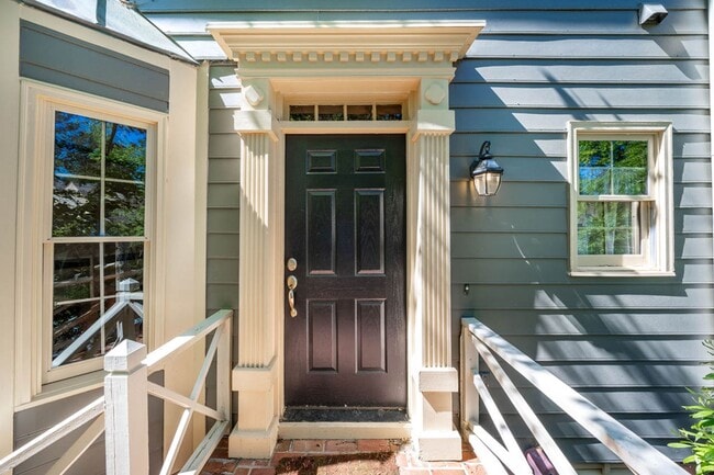 property at 1305 Hampshire Ct